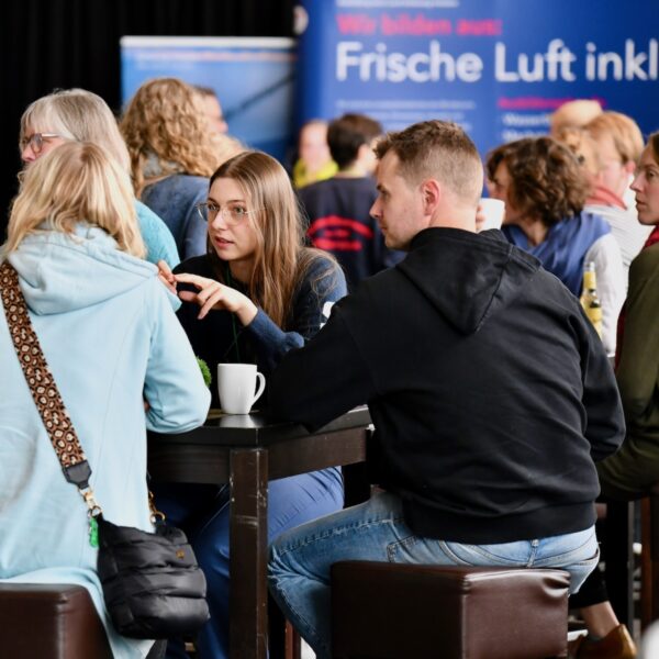 Studierende beim Austausch